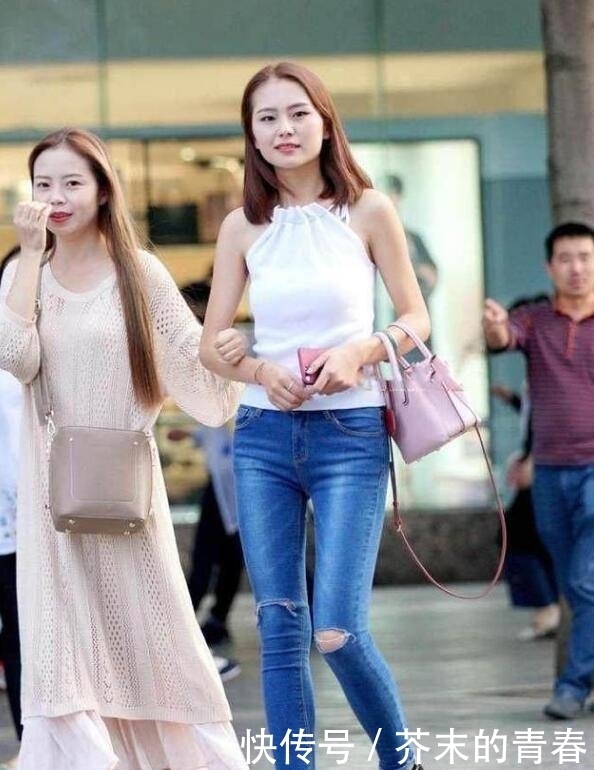 紧身|时尚穿搭：紧身牛仔裤小姐姐，俊美清纯让人喜欢！