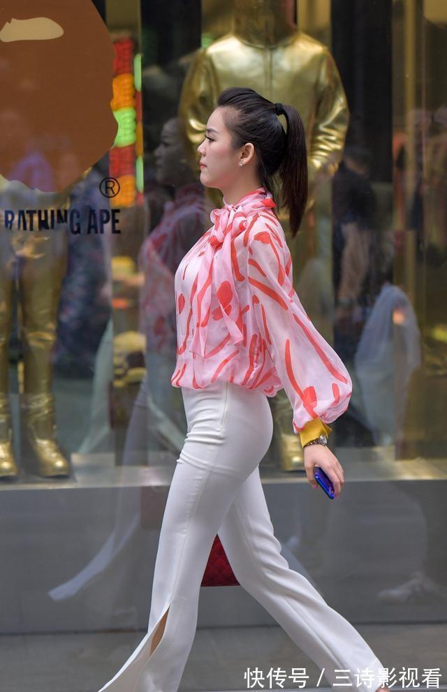 打底裤 白红色长袖搭配白色打底裤,经典时尚,穿出不要的风格