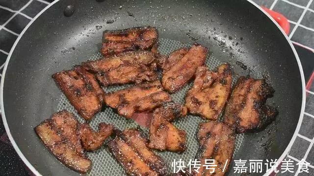 猪肉别再炖着吃了，教你猪肉最好吃的做法，咸香酥脆，做法简单！