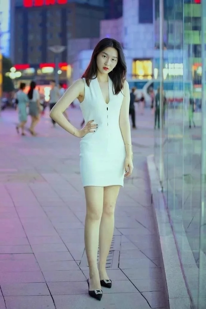 貌婉心娴|貌婉心娴的小姐姐,一身学院风的穿搭,尽显清纯女神魅力!