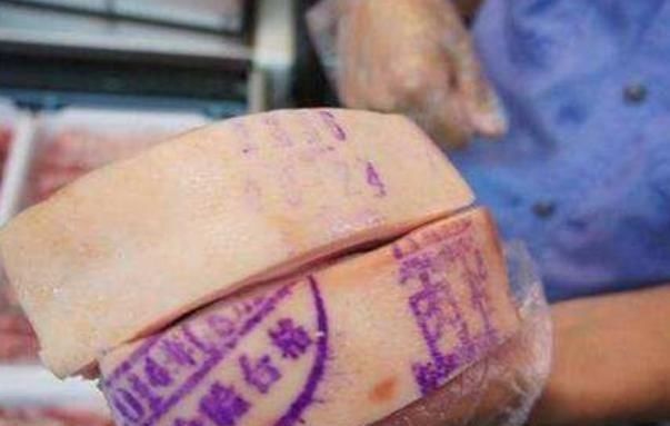 买猪肉时,应该选择盖“红章”还是“蓝章”看后别再搞错了