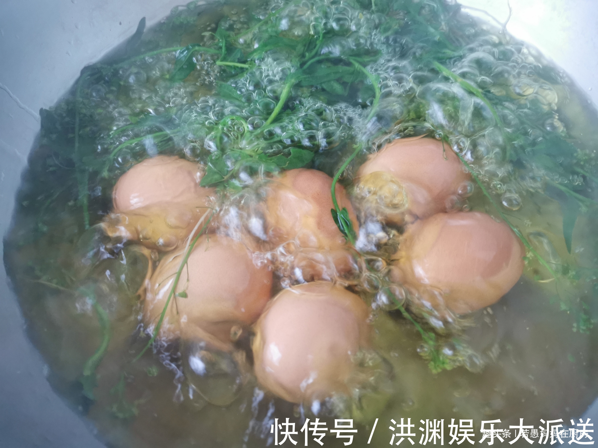 煮鸡蛋该用冷水还是热水教你煮鸡蛋的3个小窍门,不粘壳还好剥