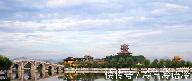 圆明园|八十三岁老者花三百亿重建圆明园，曾遭专家质疑，但如今已快竣工