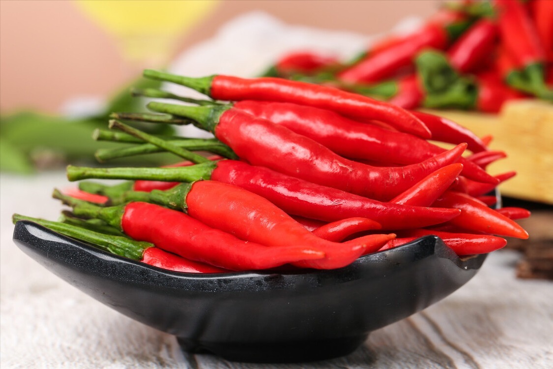 小米椒|小米椒降价了,保存不能直接放冰箱,给你支一招,放一年还很新鲜