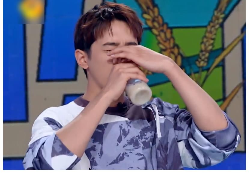 維嘉|《快本》豆汁懲罰有多狠？維嘉吳昕互相推搡，梁靖康喝完吐了