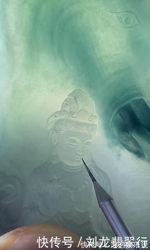 翡翠|翡翠定制版《六牙神象》，这种设计和雕刻手法你会喜欢吗？