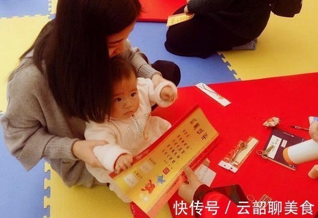 麻将|宝宝抓周,径直抓住奶奶随手放下的“小东西”,全家笑容渐渐凝固