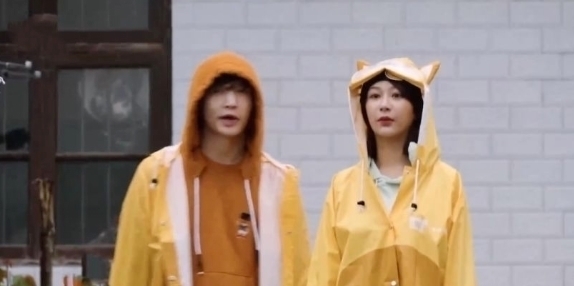 张小厨|杨紫自爆参加《向往的生活》后，张艺兴经常去她店里吃饭，超无语