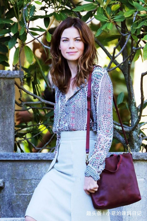 学生时代 女人过了35岁,如果你有白头发,尽量避开这3种“发型”,太显老