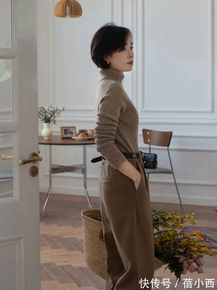 阔腿裤|今年流行“毛衣+裤子”,搭配小黑裤、牛仔裤、阔腿裤保暖又时髦