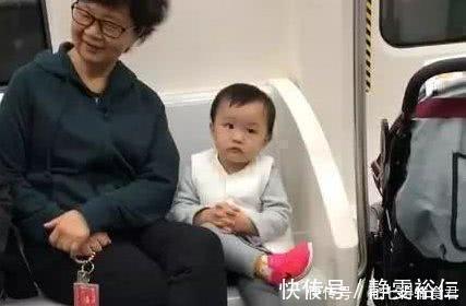 坐姿|“老干部奶奶”带娃坐地铁,旁边孩子的坐姿亮了,网友是亲孙子