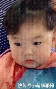 小猪仔|姥姥给宝宝剃头,宝宝紧张到眉毛“抽筋”,妈妈笑问:你这是有多害怕?
