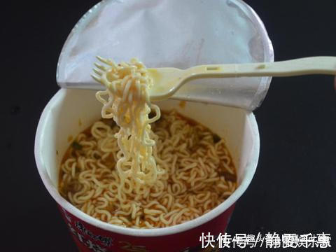 家长|以下5种食物,孩子再馋父母最好也别买,医生从不给孩子买来吃