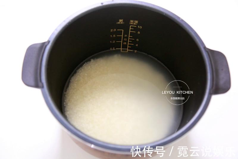 夏天的懒人焖饭,不用炒,所有料直接下锅,鸡翅嫩滑,米饭入味