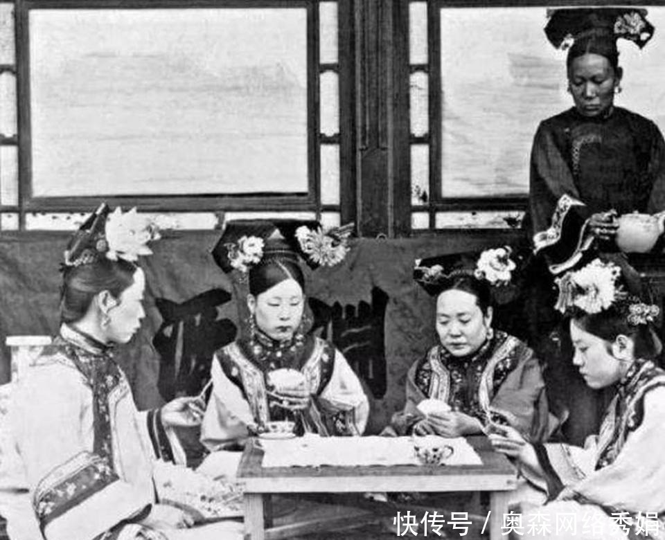 光绪|清朝女子真实老照片，图4为光绪最美的妃子，富家千金相聚打牌