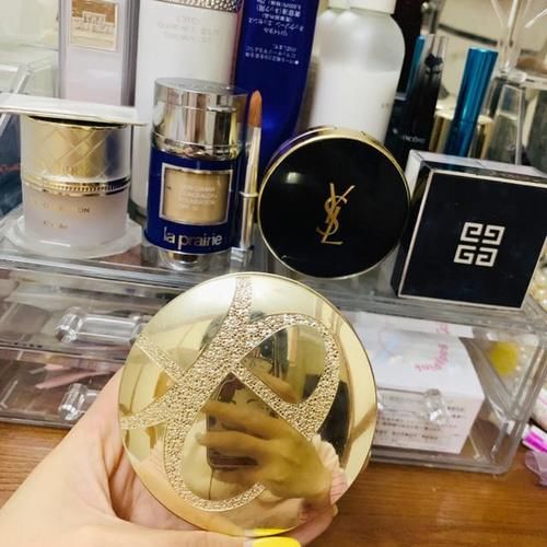 请问有没有适合30+女性的全套护肤品，粉底液推荐，最好价格中等？