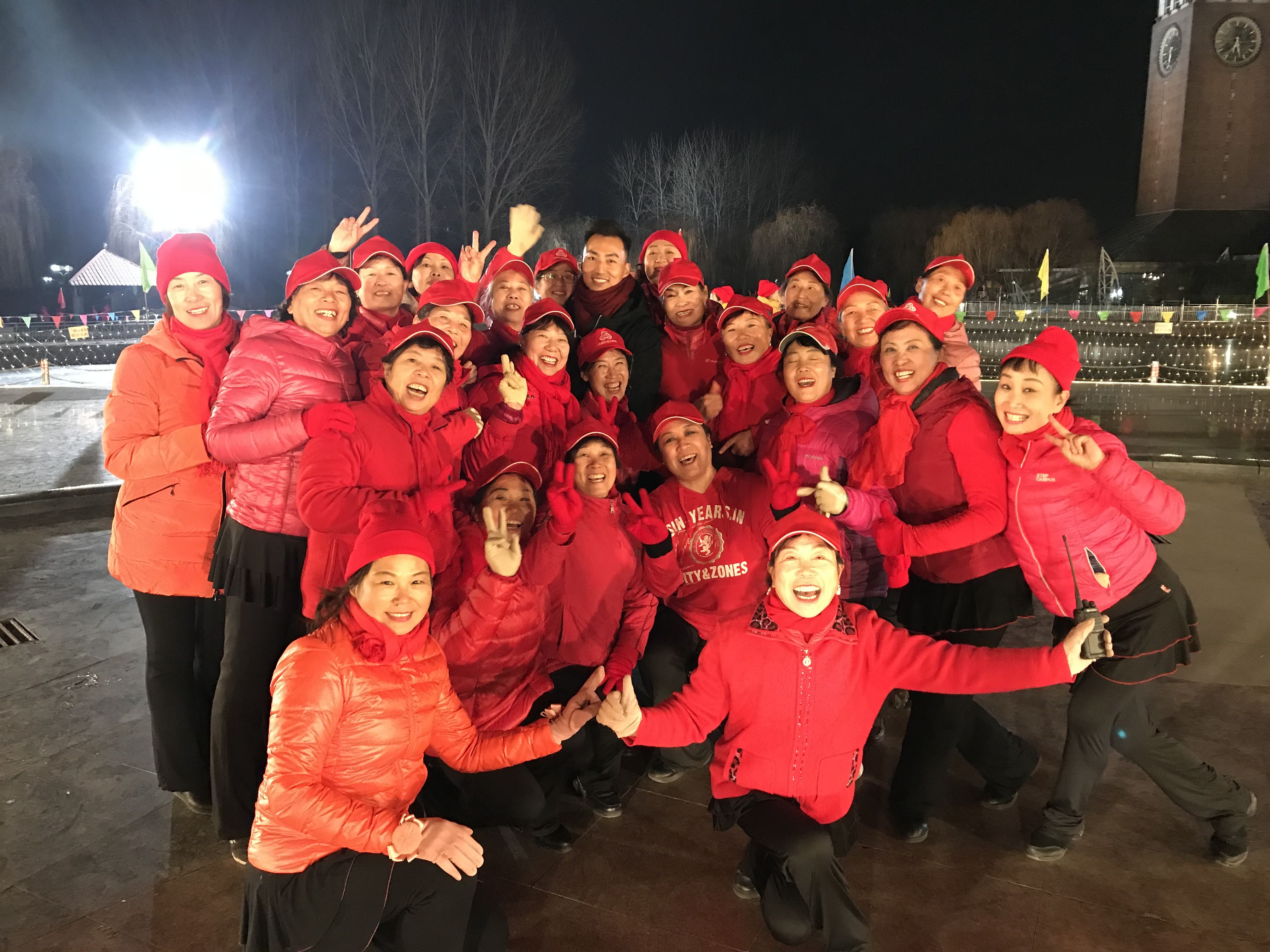 阿姨$追光｜广场舞阿姨背后的人，是谁？