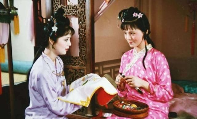 女孩@《红楼梦》中那个像皮球一样被踢来踢去的女孩,人生诉求低得可怜