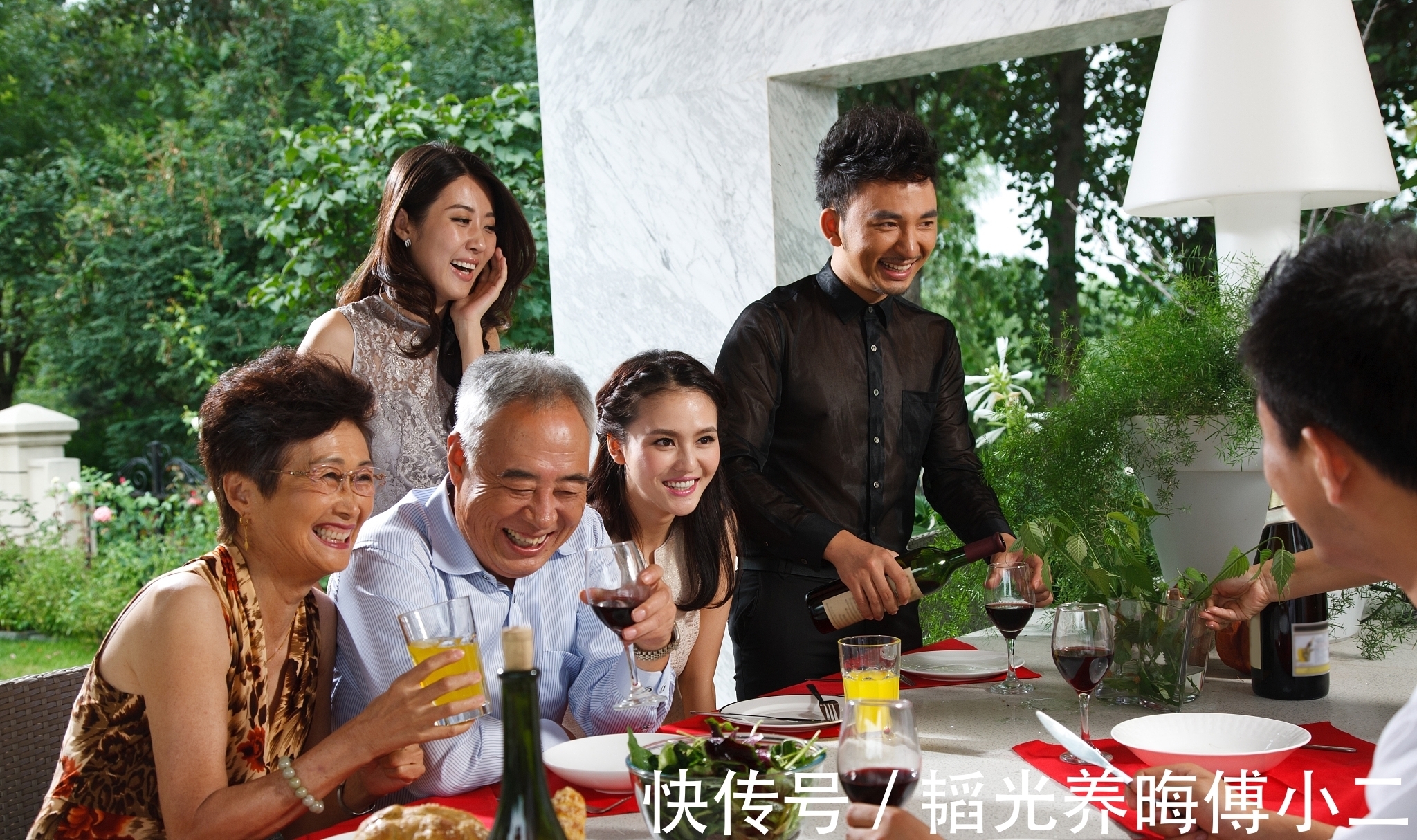 友情@这是一首歌颂友情的诗歌,对后世产生了深远影响,相信您不会陌生