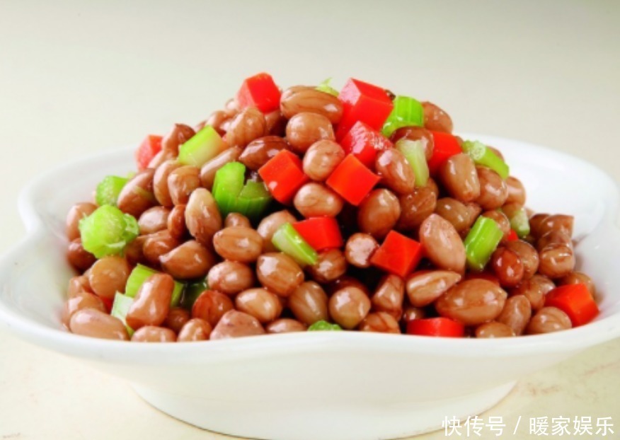 入味|煮花生米别再傻傻加水,只需加一瓶“饮料”,花生入味还贼香!