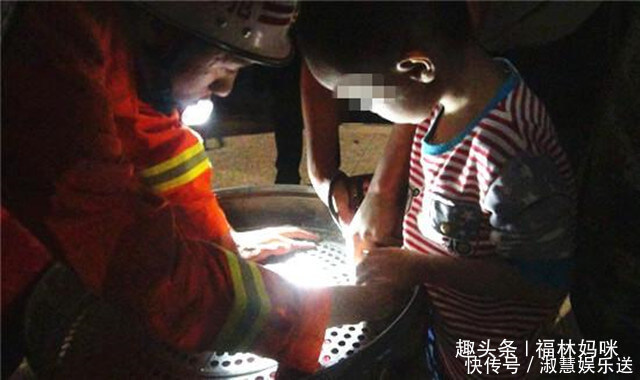 宝宝|男孩手指卡在小洞里，消防员赶来切割，为啥孩子都喜欢扣小孔