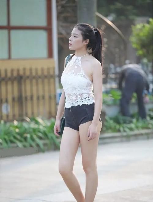 搭配|炫耀夺目的瑜伽裤装扮尽显时尚女王范,展示时尚风情,彰显个性
