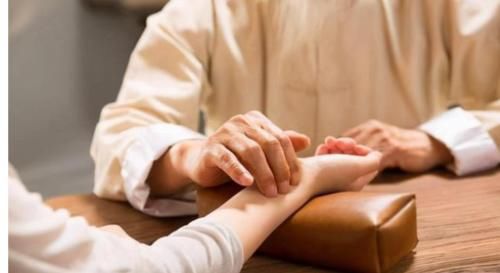 抑郁|40岁女子失眠多年险抑郁，医生支招：或比吃药管用，失眠者请收好