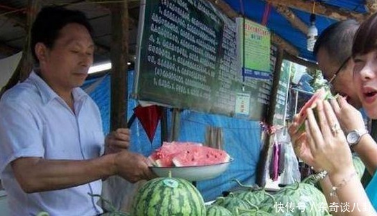 日本小伙第一次来中国，买西瓜时被拒绝，老板：抱歉，不能这么卖