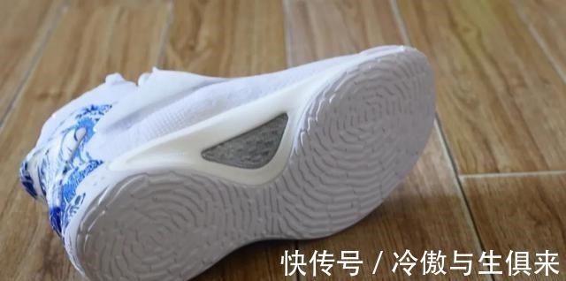 鞋盒 五百块双层碳板,带TPU的鞋垫,这双汤普森签名鞋不香吗!