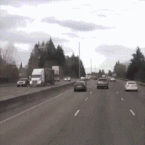 |搞笑GIF段子:不是说女追男隔层纸吗?这也太好追了吧,哈哈哈哈