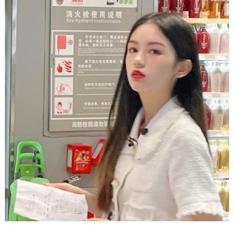 食指|《中餐廳》新路透，周也外出購物黑臉，丁真“豎食指”作何解釋？