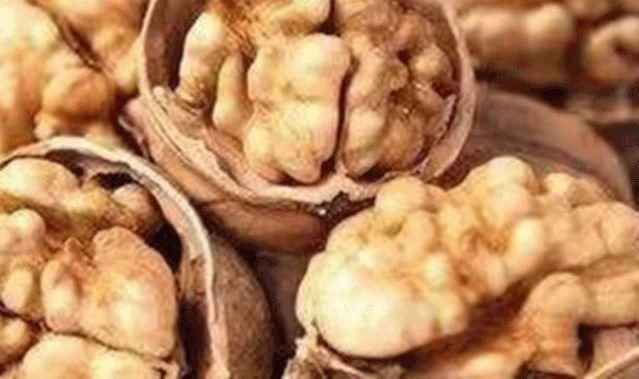 妙招|原来核桃上有个“小机关”,轻轻一拧就能剥开,轻松又简单!