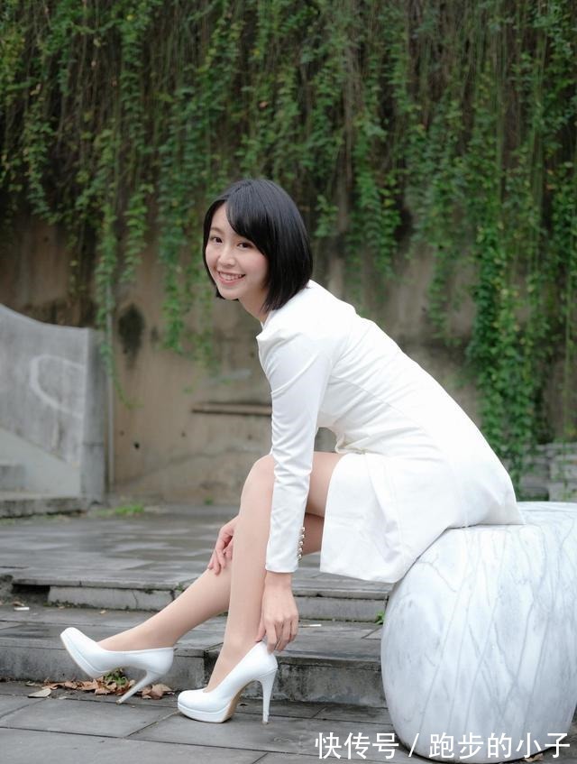 衬衫裙 白色衬衫裙清纯优雅,让你拥有与众不同的时尚美感