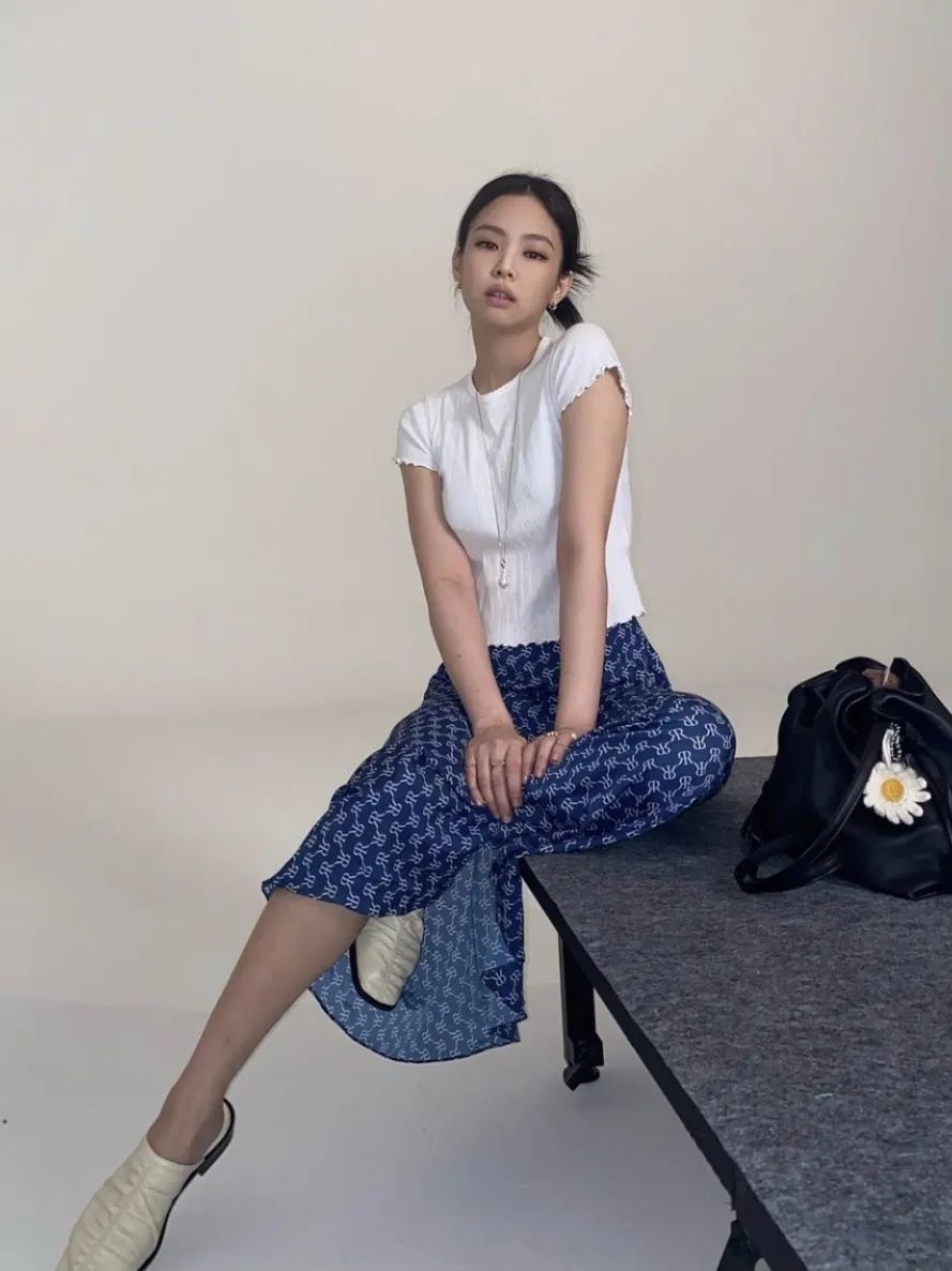 时髦|这个秋冬,让鞋子时髦起来的秘诀竟然是“变方”