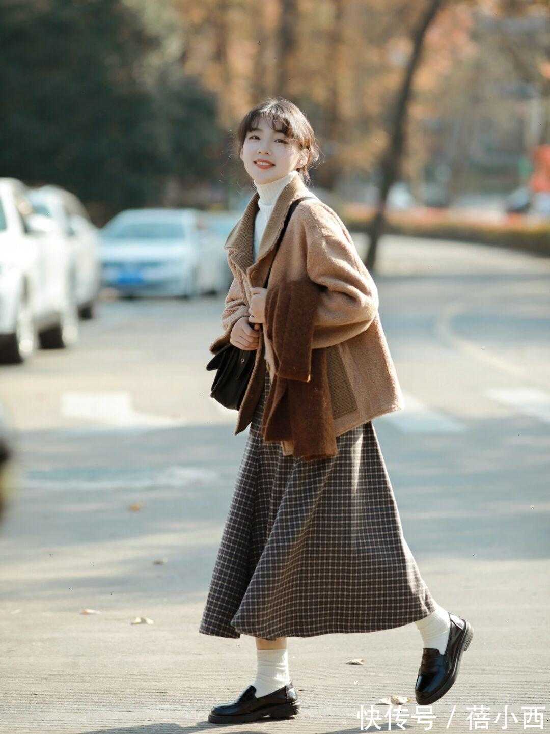 春节 新年春节出街就穿羊羔毛外套,秒变吸睛时髦精,搭配裙子裤子都美