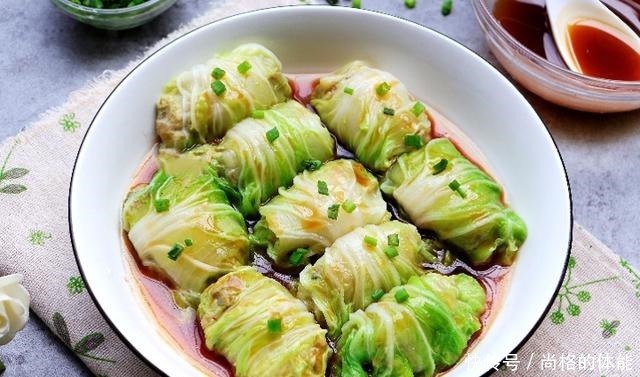 冬天吃什么好教你做白菜卷,一卷一蒸,鲜嫩多汁又营养,特好吃