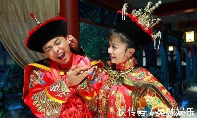 才子们@少女一上联:“午朝门外,排两班,文文武武”,乞丐一下联,绝了