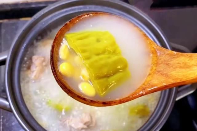 排骨|夏季，经常熬夜要多喝这汤，3样食材简单一煲，汤鲜味美，还下火