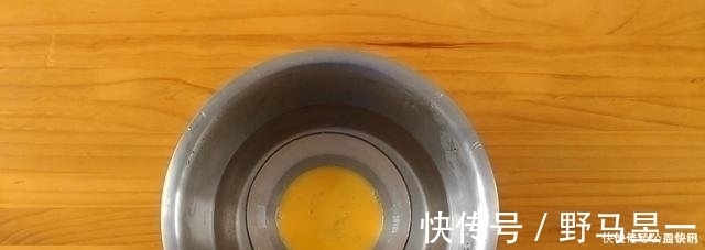 面团|一口下去就爆浆的卡士达酥皮泡芙,大气孔不塌陷的秘密都在这