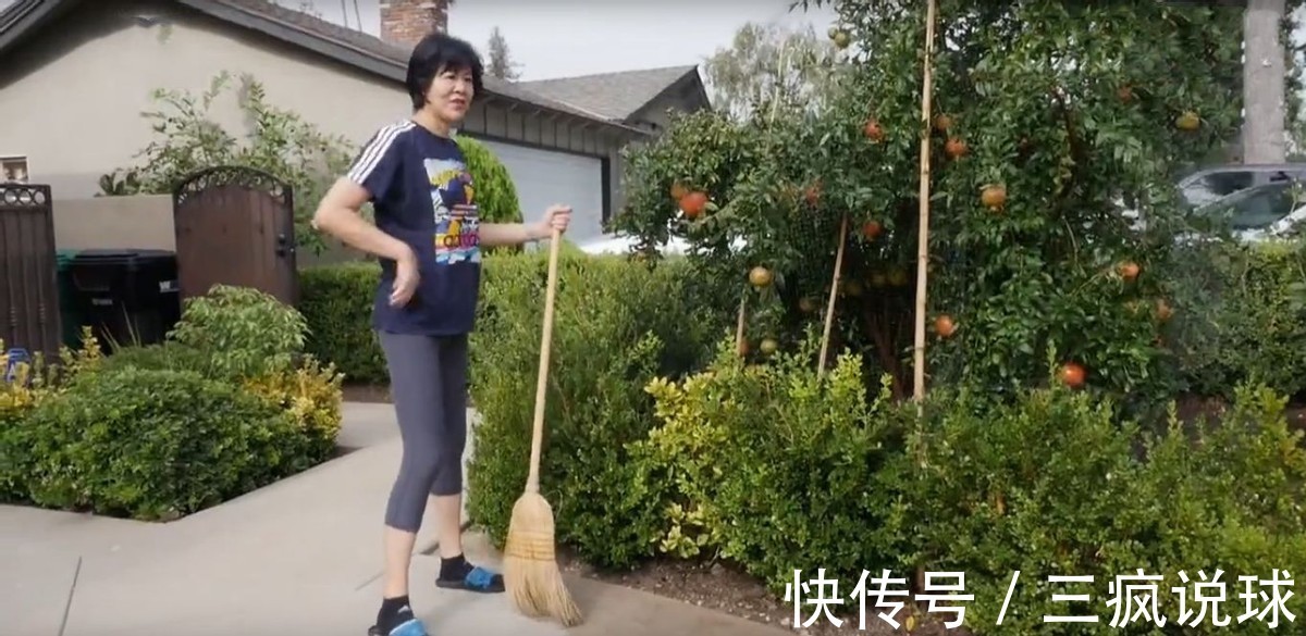 美国队|郎平胖了!参加美国春晚登台发言,退休享福身材圆润,不回国过年