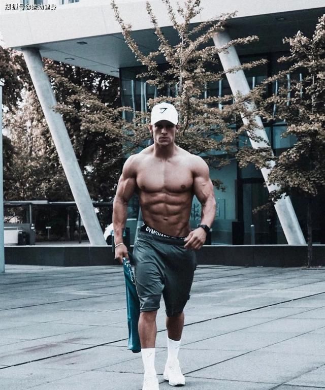 胸肌|臂围45cm,二头肌似小山包的猛汉奶爸,还自带肌肉抽筋绝活