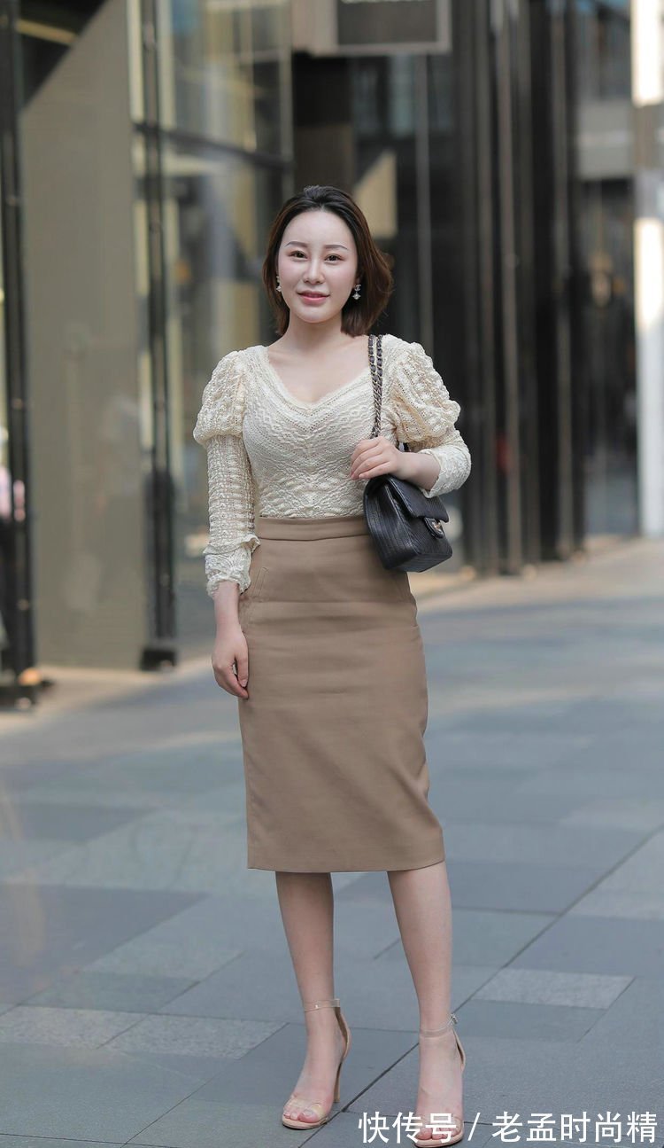 打底裤|泡泡袖上衣很容易搭配,无论是裙装还是裤装,都可以轻松胜任