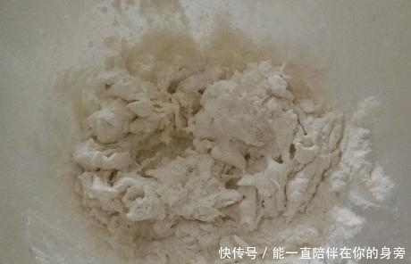 自制馄饨时，掌握1点小技巧，馄饨皮薄馅大，馅香皮软还爽滑