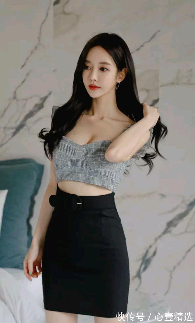 孙允珠|女神孙允珠高清时尚搭配:凌空雪岩灰石俏皮露脐无袖裙