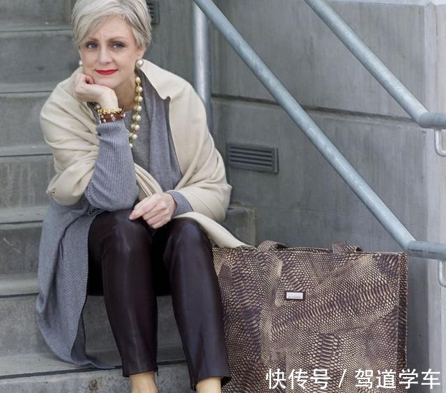 穿搭 60岁女性别急着穿老年装,看外国奶奶的时髦穿搭,优雅又减龄!