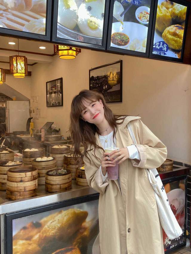 穿搭|这是我见过最洋气的通勤穿搭:风衣搭配牛仔裤,很实用又高级洋气