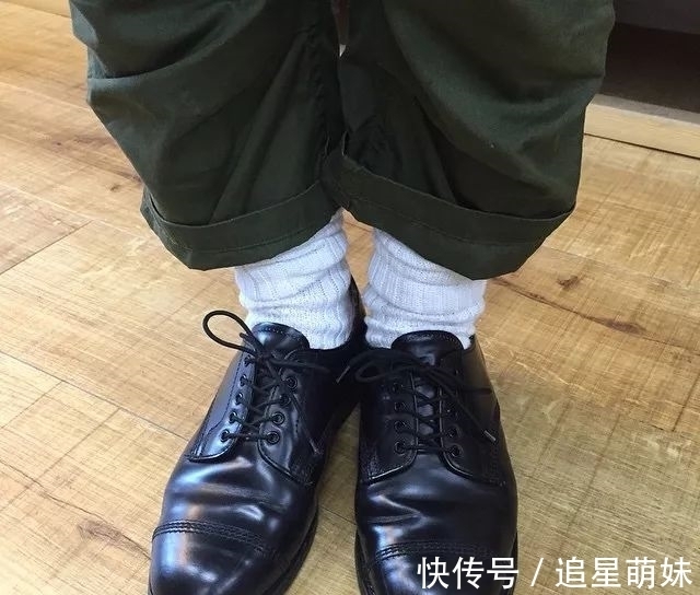 鞋履 既能“正式”，也能“随意”的 Sanders