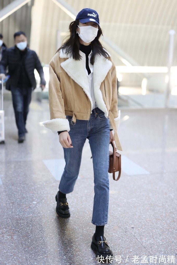 高级感|刘雯蓝色西装搭配长款毛呢外套,温柔又有气质