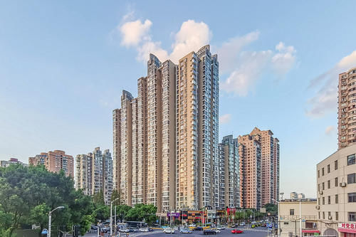 下雨天|买房到底选几楼?建筑学家:这3层是“黄金楼层”,比较抢手!