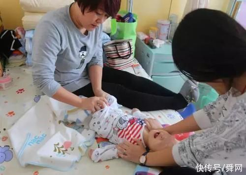 二胎|高龄产妇生下脑瘫二胎，丈夫想离婚，16岁大女儿一句话让宝妈泪目